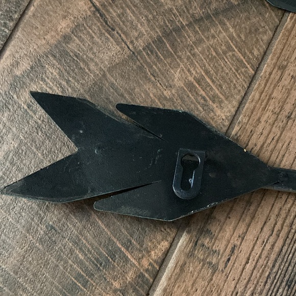 Three Arrows Metal Wall Decor - Picture 7 of 9